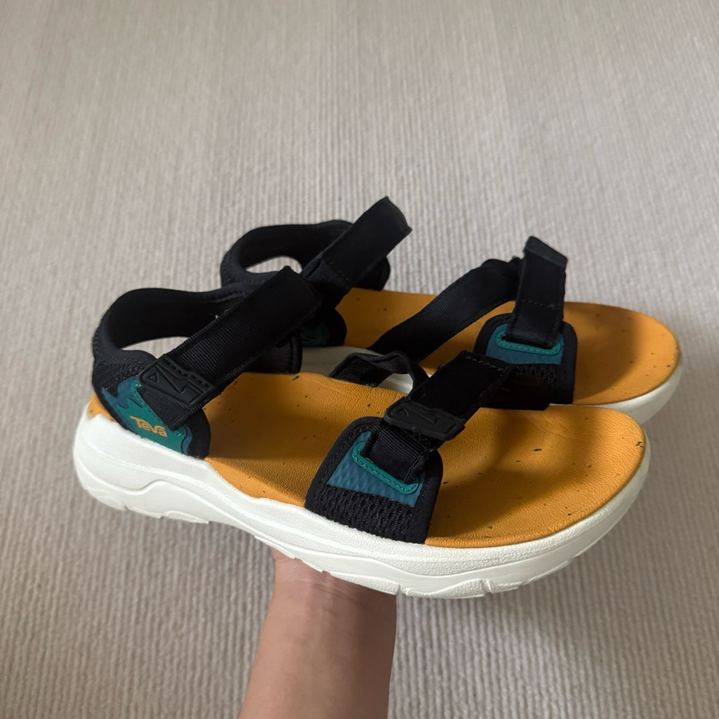Teva รองเท้ารัดส้นมือสองของแท้ sz.38