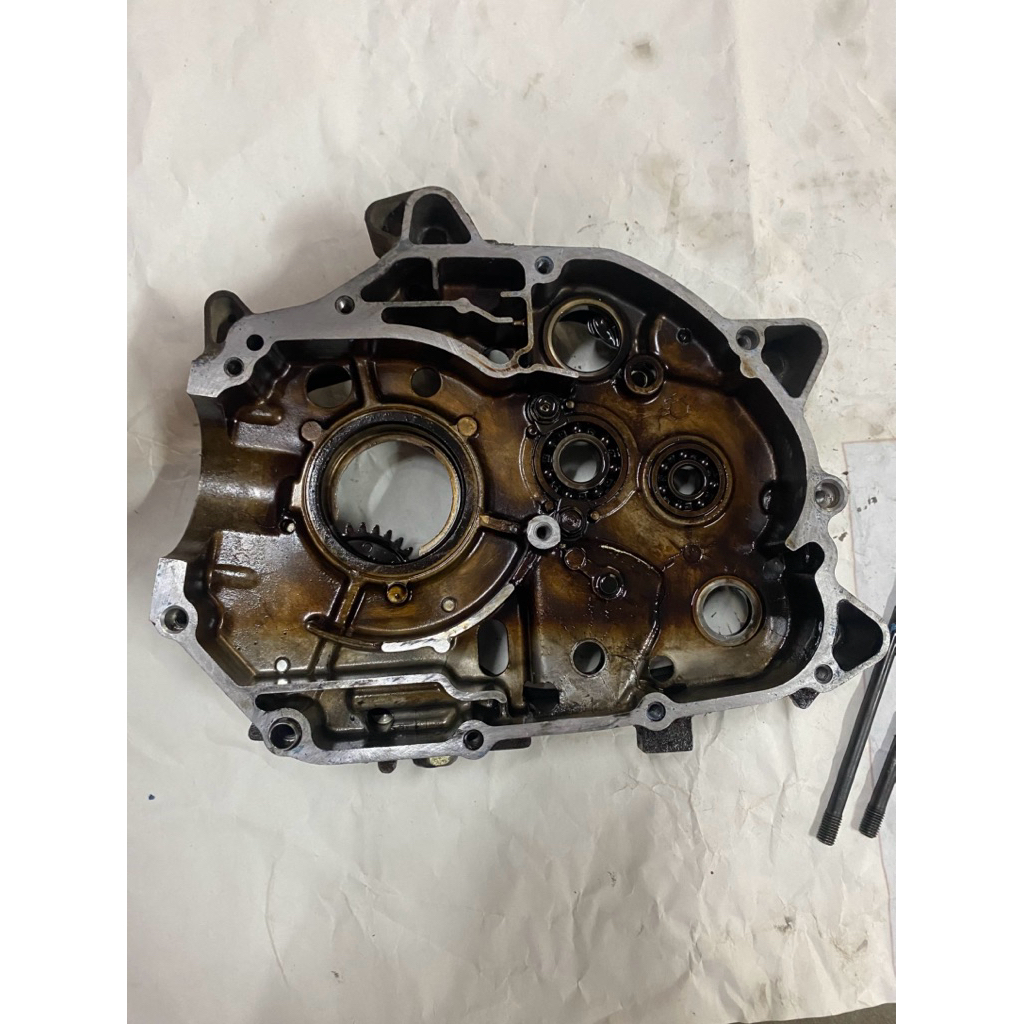 แคร้งกลางฝั่งขวา( R )เวฟ125 R S X Honda wave125  ไม่มีแตก (มีรับประกัน) มือสองแท้💯