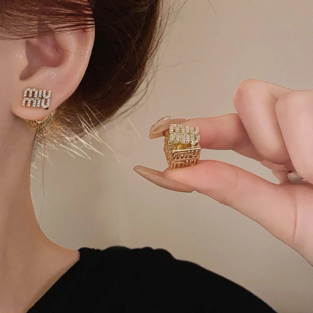 stud earrings ต่างหูโลโก้มิวมิว แป้นหลัง miw miw งานพรีเมี่ยม
