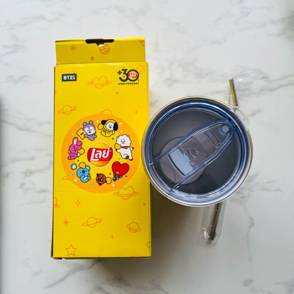 🥤 แก้วน้ำเก็บความเย็นพร้อมหลอด ลาย BT21 x Lays สีเหลือง 💛 ของใหม่ สินค้าพรีเมี่ยม พร้อมส่งทันที