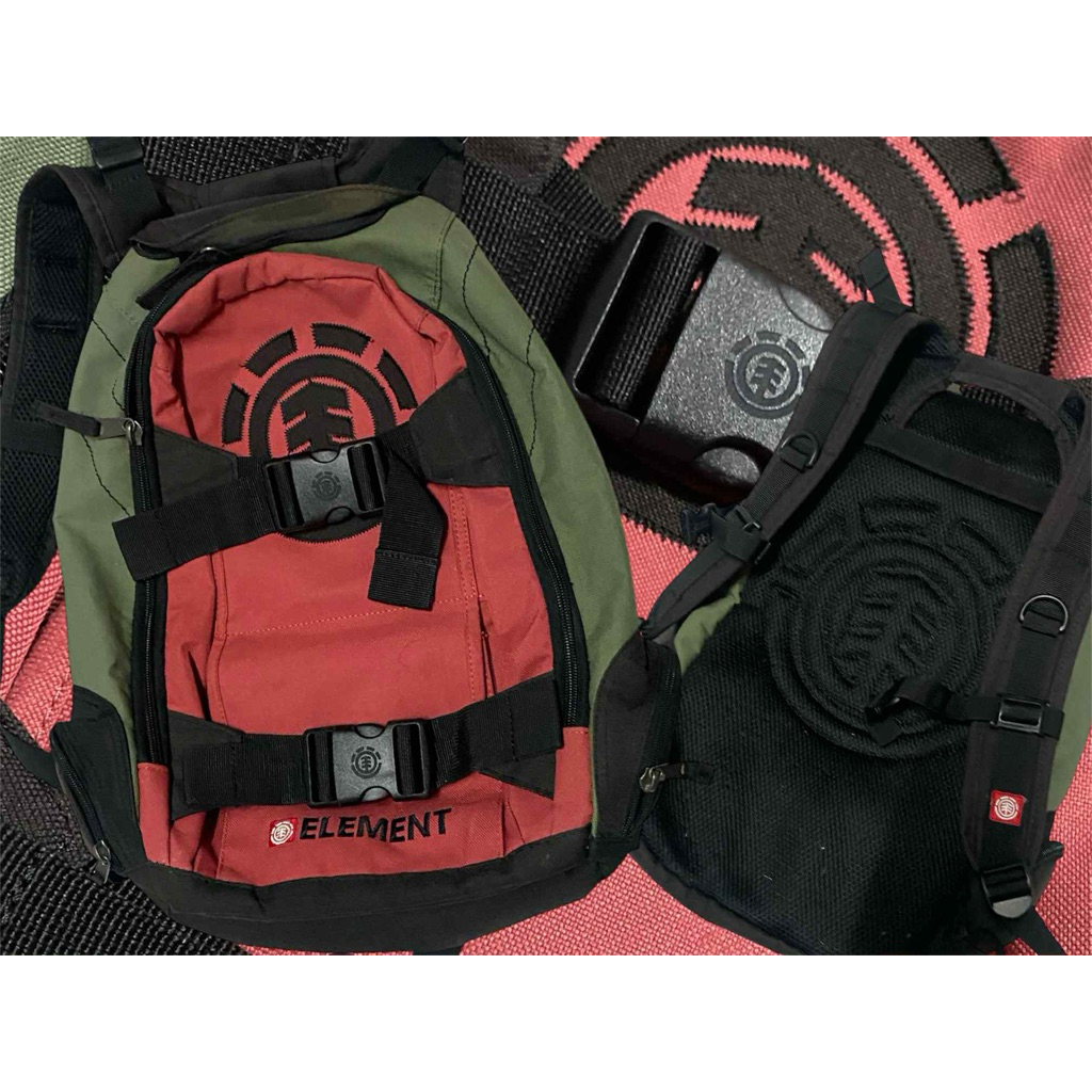 Element for skateboard bag