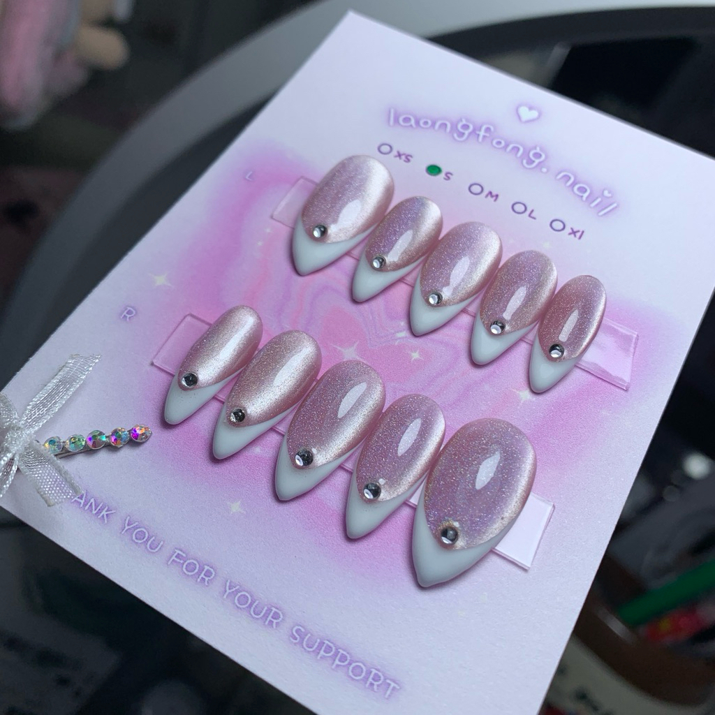 .  เล็บปลอมสำเร็จรูป  ◡̎  สีลูกแก้วชมพูโฮโลแกรมปลายขาวติดเพชร(แบบทรงแหลมฝอสั้น) ♔เปลี่ยนสี เปลี่ยนทรงเล็บได้