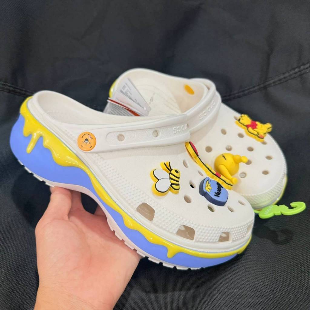 Cr0cs Platform Vs Pooh Clog รองเท้าแตะผู้หญิ่งใส่สวยรู่ดูดีมากสินค้ามีพร้อมส่งในไทย1-3วันได้รับของ