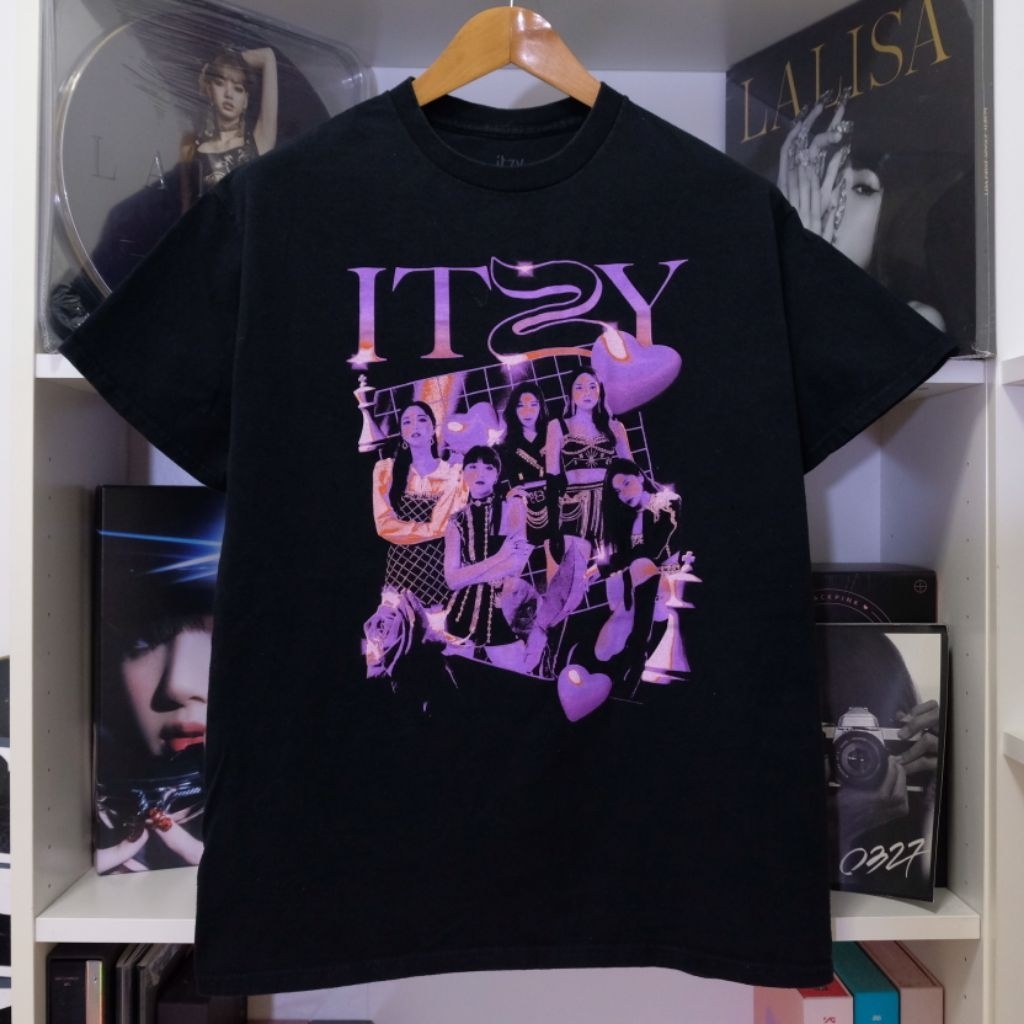 เสื้อยืด itzy (JYP)  มือสองของแท้