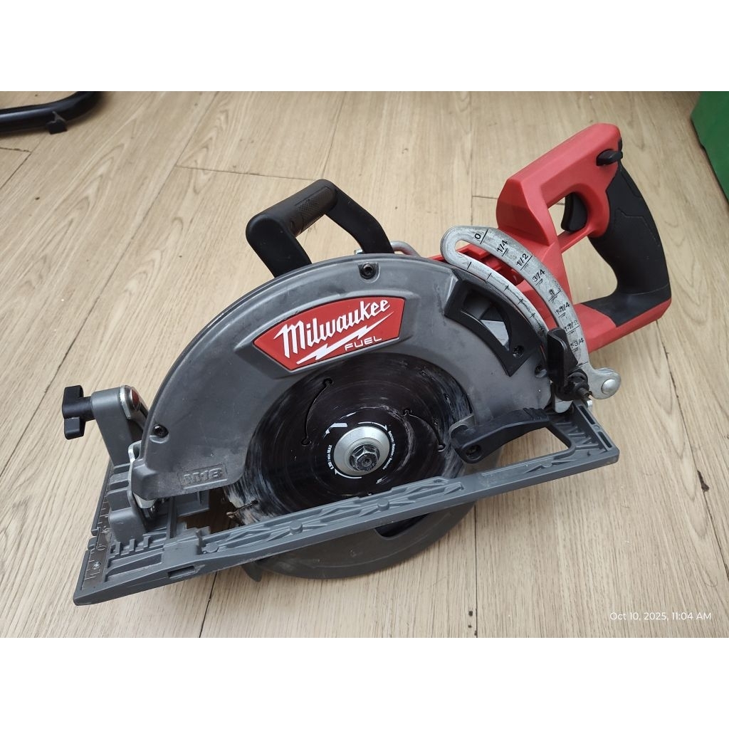 ้เลื่อยวงเดือน Milwaukee Rear handle saw M18 2830-20 เลื่อยวงเดือนจับหลัง ทรง Wormdrive