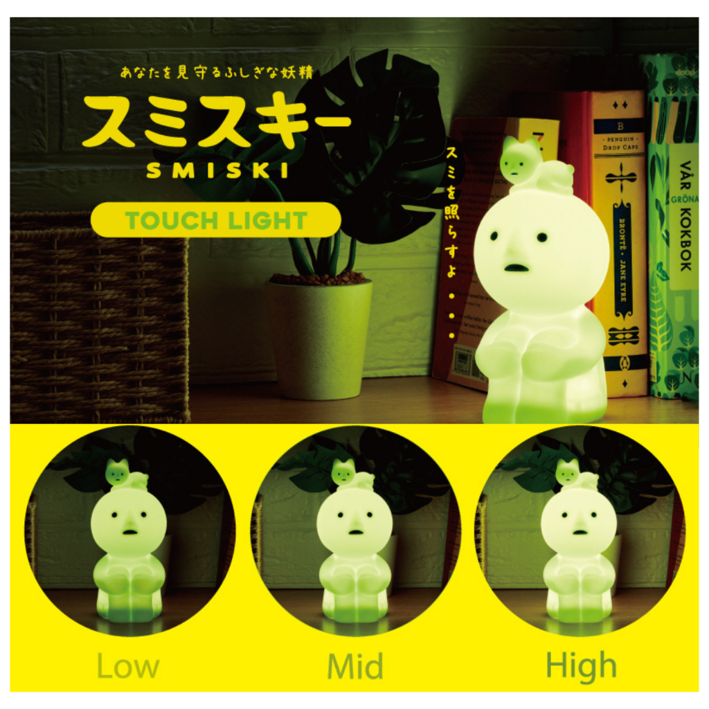 SMISKI Touch Light เป็นโคมไฟตั้งโต๊ะรูปตัวละคร Smiski ที่มาพร้อมกับแมวตัวเล็ก ๆ อยู่บนหัว  **OM-13