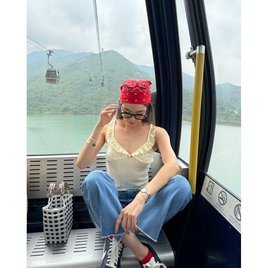 Pim Top เสื้อสายเดี่ยวแขนระบายผ้าฉลุลาย