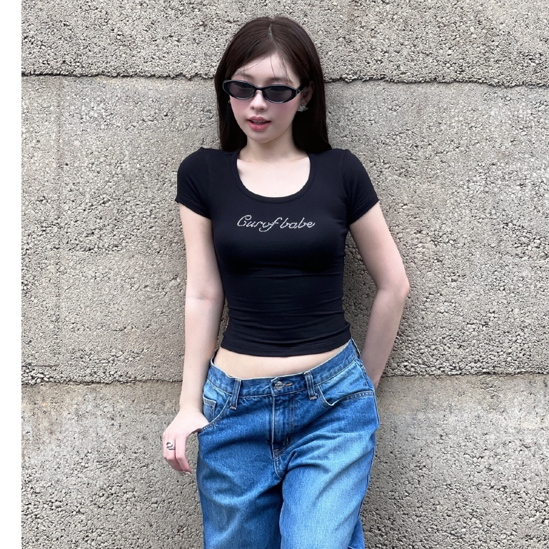 CURVF Babe Tee เสื้อยืดตกแต่งด้วยคริสตัล