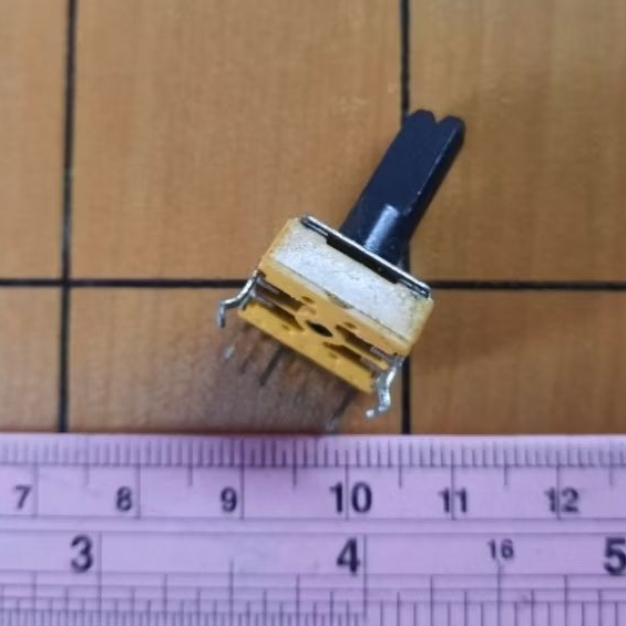 วอลลุ่ม10Kโอห์มเก่าเก็บตามสภาพตามรูป