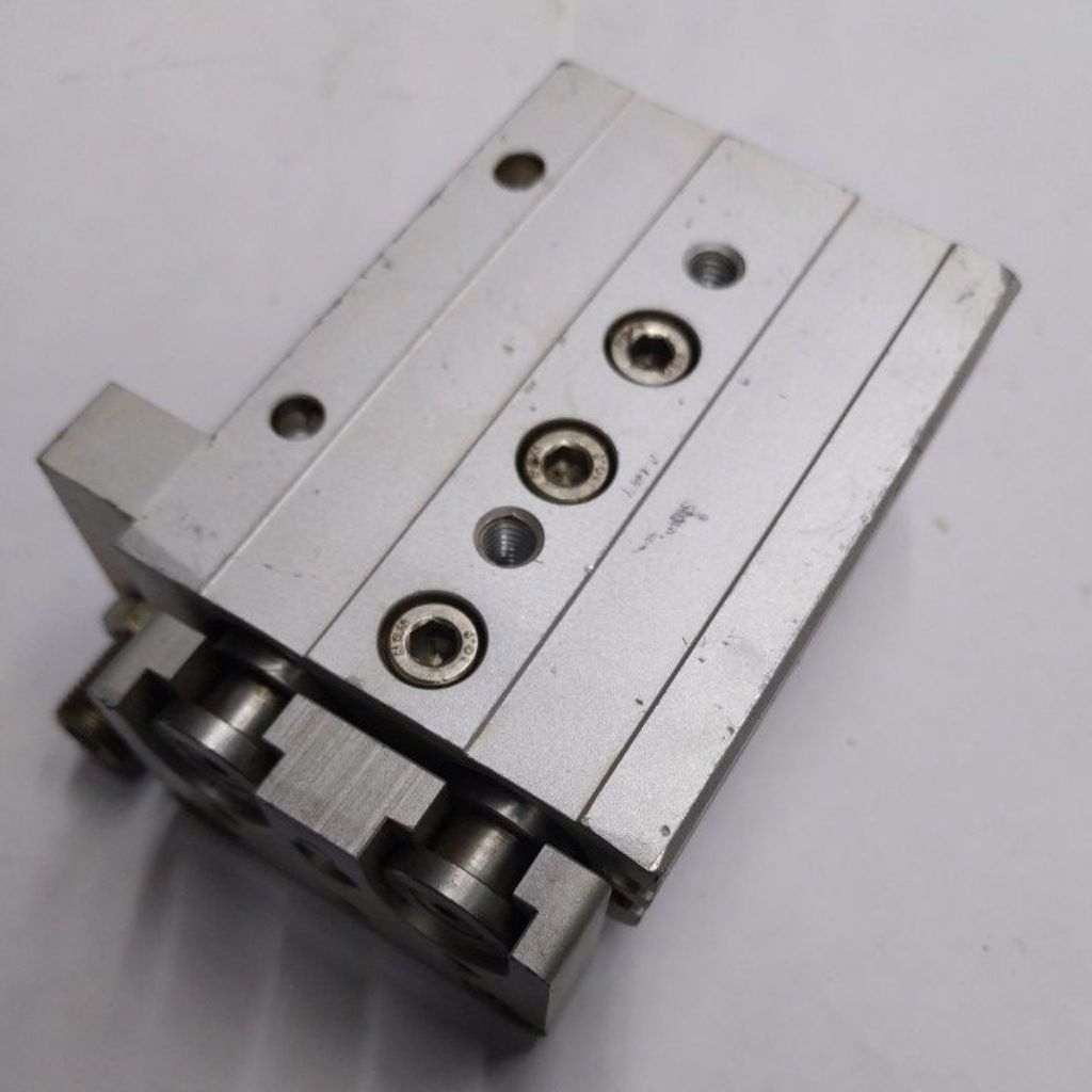 กระบอกลมสไลด์เทเบิ้ล MXQ16-20 SMC JAPAN น็อตที่ใส่ลม5M มือสอง