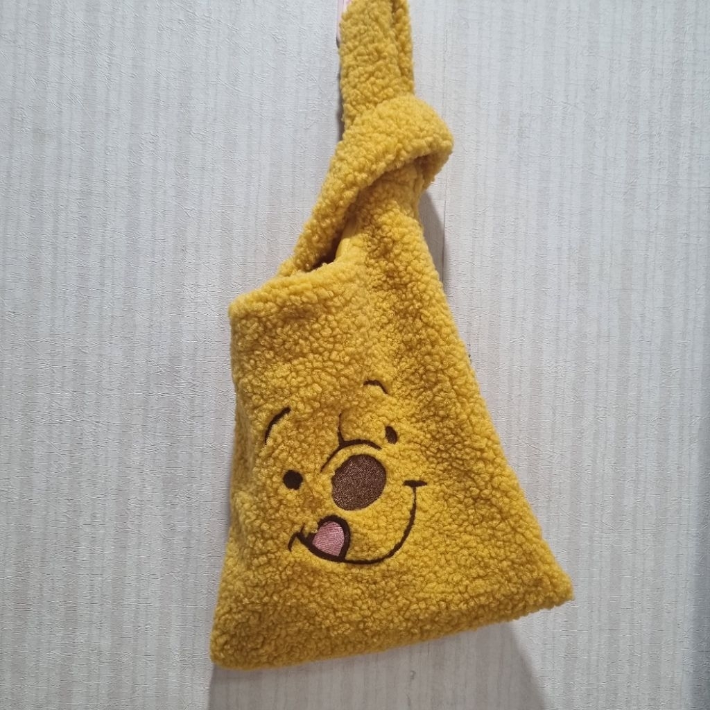 Chacha factory:  กระเป๋าหมีพูว์