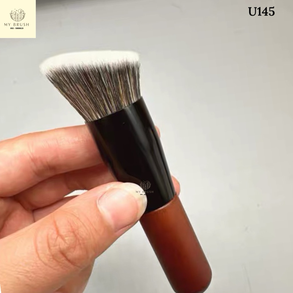(ส่งด่วน) Makeupbrush ร้านไทยแท้ พร้อมส่ง แปรงแต่งหน้า แปรงลงรองพื้น หัวกลมแน่นเฉียง ด้ามไม้ Mini U145