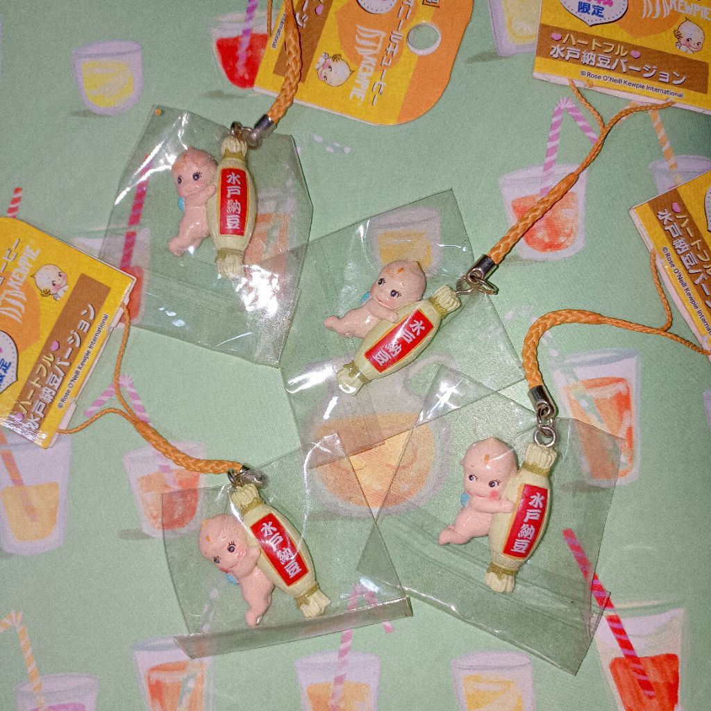 พวงกุญแจ สต็อกเก่า ใหม่ในแพค คิวพี🩷🩷 Kewpie strap keychain new/ old stock
