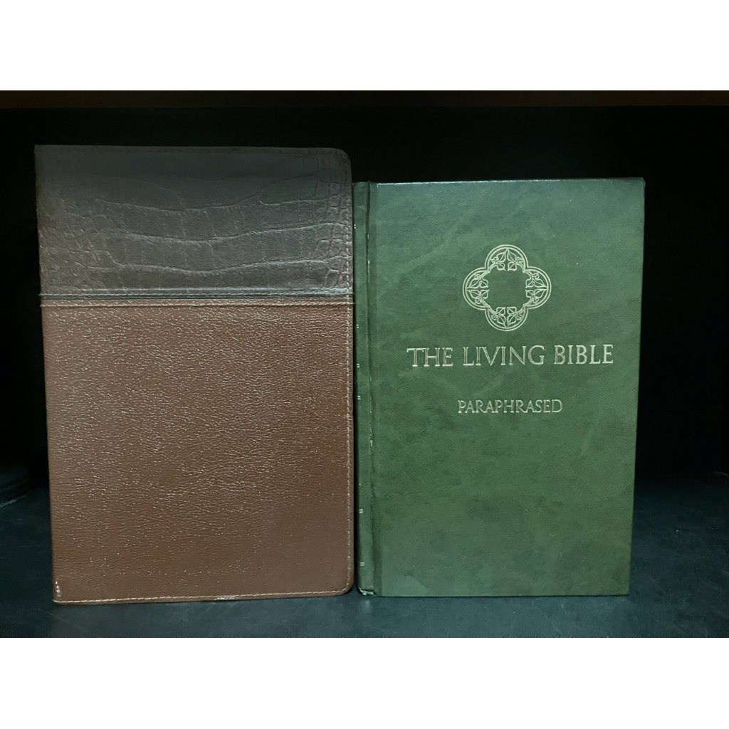 หนังสือมือสอง Used :English | The Living Bible Paraphrased