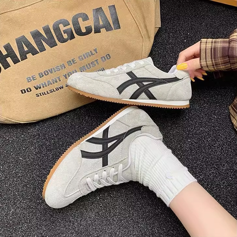 JSNB มาใหม่! รองเท้าผ้าใบ แนวสตรีท พร้อมกล่อง รองเท้าหนังกลับ พร้อมส่ง น้ำหนักเบา สวมใส่สบาย [LNT325