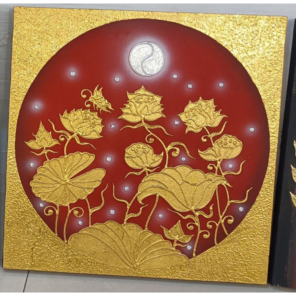 ภาพเพ๊นท์ขนาด60cn*60cmลายสระบัวทองพื้รสีแดงในกรอบสีทอง