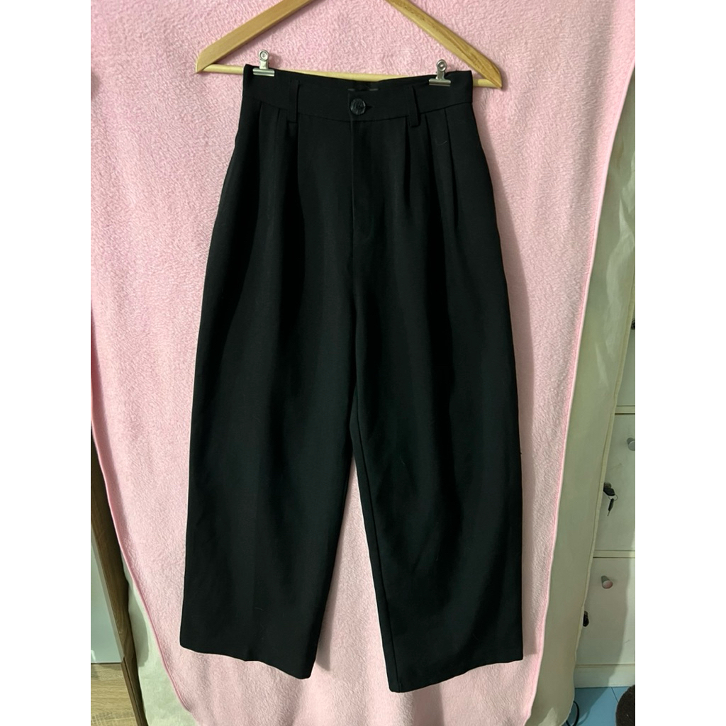 ส่งต่อ กางเกงขายาว รุ่น 039 ไซส์ S ป้าย Beming.bkk ตำหนิ กระเป๋ากางเกงรั่ว ขอคนรับได้