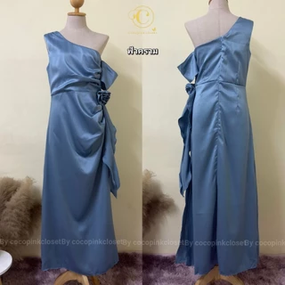 ⚘️C;5063:ชุดราตรีเดรสยาวใส่ออกงาน ทรงปาดไหล่ข้าง แขนไหล่ปิดพรางต้นแขน(+เข็มกลัดดอกกุหลาบ)แต่งระบายงานผ้าเงาซาร่า