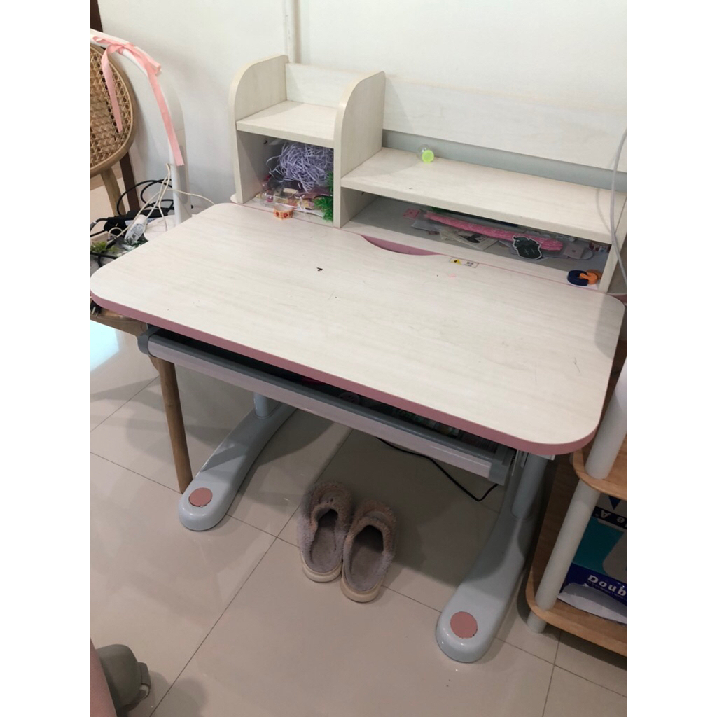 ส่งต่อ โต๊ะอ่านหนังสือเด็ก igrow