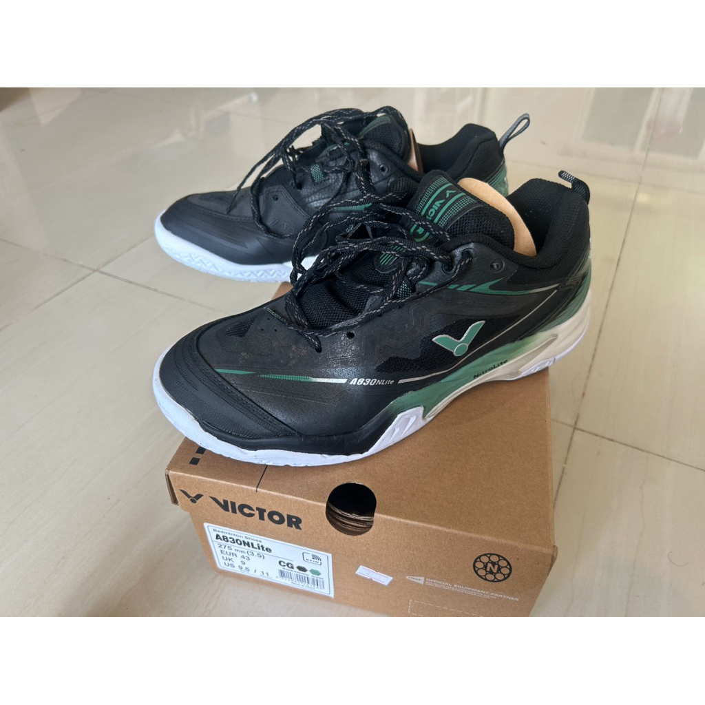 รองเท้าแบดมินตัน Victor รุ่น A830 Nitrolite (used like new)
