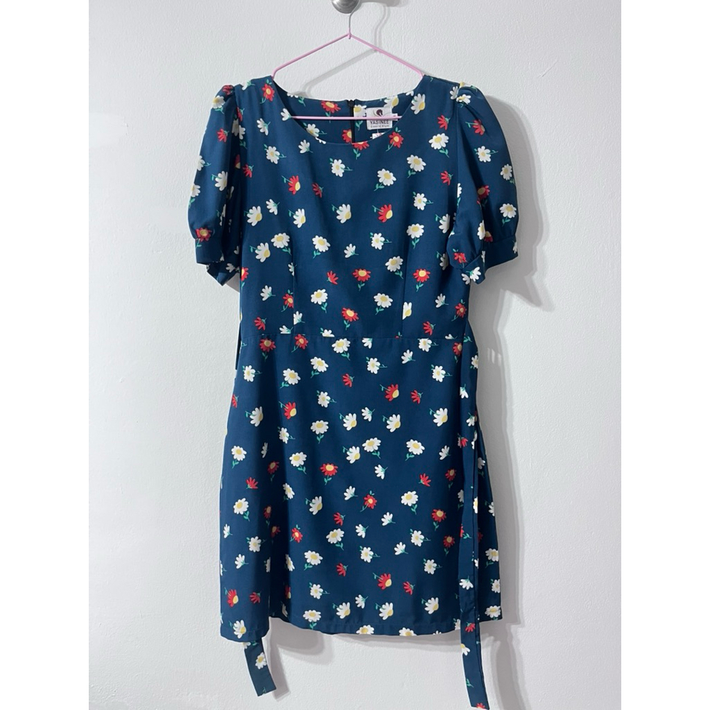 เดรสป้าย yasinee สีกรม ลายดอกไม้  มือ2 สภาพดี มีซิปหลัง มีเชือกผูกเอว