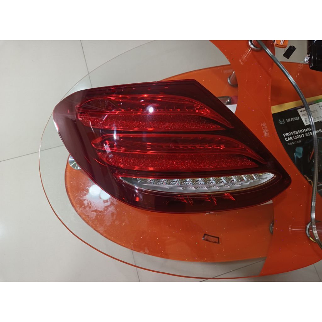 ไฟท้ายซ้าย Benz w213