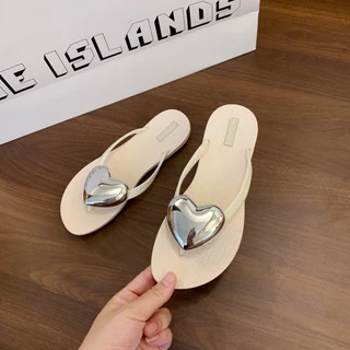 A882 รองเท้าแตะแบบสวม ตกแต่งรูปหัวใจ หูหนีบ น้ำหนักเบา เดินใส่สบายมาก มี4สี พร้อมส่ง