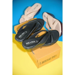 รองเท้าเเฟชั่นผู้หญิงเเบบเเตะสวมส้นตัน No. 8233 NE&NA Collection Shoes