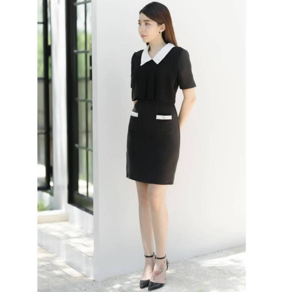 LESLIE DRESS (ชุดเดรสผ้าทวีตสีดำแต่งปก)