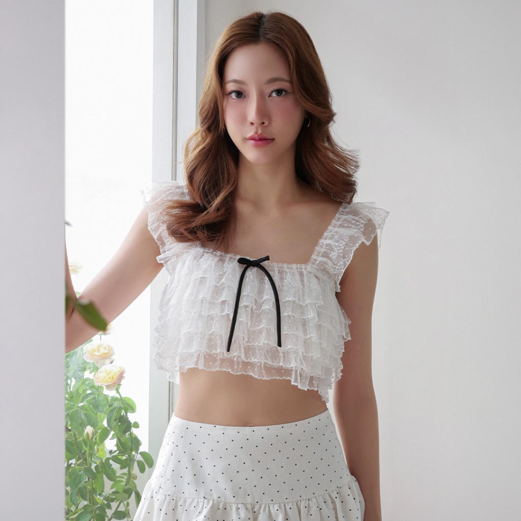 LUCA STUDIO_White Alice crop top - เสื้อผ้าระบายลูกไม้สีขาว เนื้อผ้าโปร่งบาง ตกแต่งโบว์ด้านหน้า