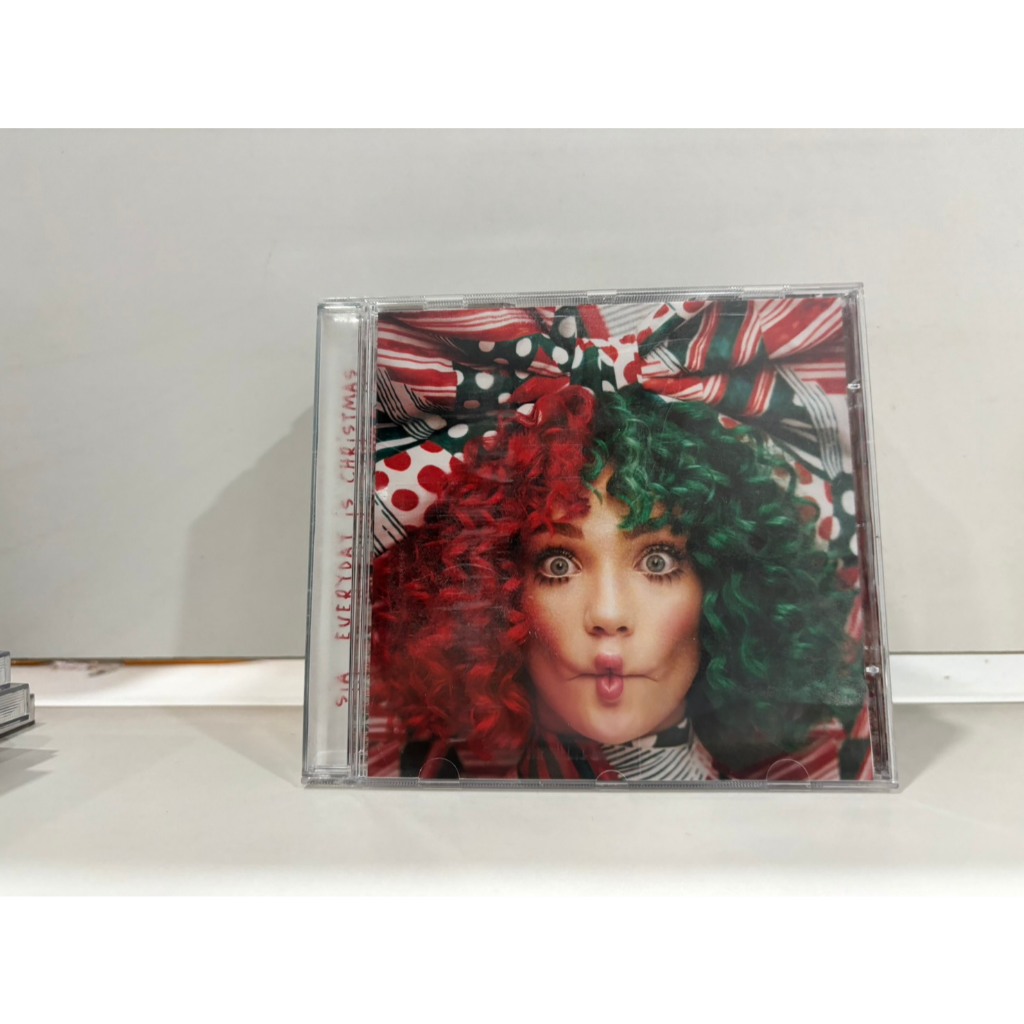 1 CD MUSIC  ซีดีเพลงสากล    SIA EVERYDAY IS CHRISTMAS   (M3D46)
