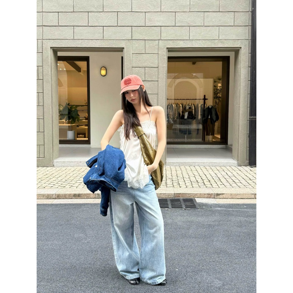 ส่งด่วน 🛵 MMFISH  25T615 𝗟𝗔𝗖𝗘 𝗪𝗛𝗜𝗦𝗣𝗘𝗥 𝗖𝗔𝗠𝗜 เสื้อสายเดี่ยวลูกไม้แต่งขอบรอบตัว ดีเทลลูกไม้ลายสวยละเอียด - รูปที่ 4