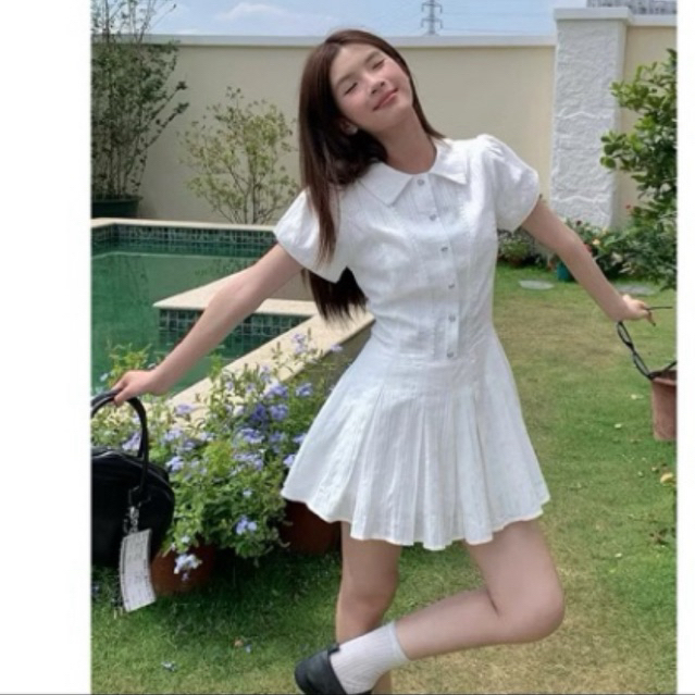 ชุดเดรสแขนสั้นแฟชั่นสีขาว 2025 ผู้หญิงฤดูร้อนใหม่กระโปรงสั้นสีขาวน่ารักสไตล์ปาร์ตี้ moonlite.th