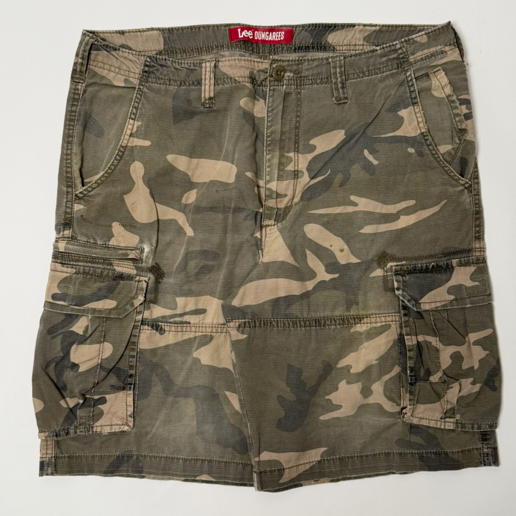 กางเกงคาร์โก้ ขาสั้น สามส่วน ลายพราง Camo cargo short (เอว37.5) แบรนด์ LEE มือสอง ของแท้ 💯