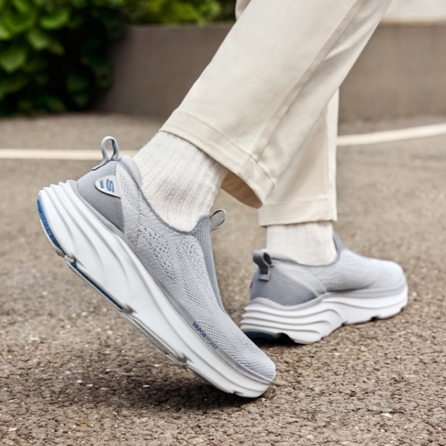 Skechers สเก็ตเชอร์ส รองเท้าลำลองผู้ชาย Men Sport D'Lux Vapor Hevell Casual Shoes - 233061-GYBL — صورة 2