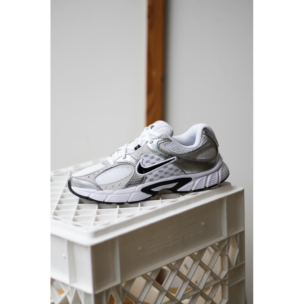 Nike รองเท้า รุ่น V5 RNR BG