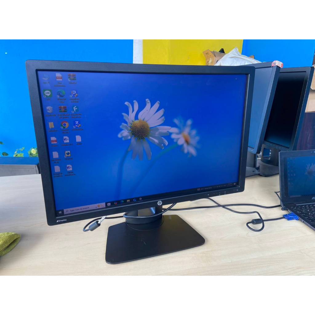 จอคอมพิวเตอร์ มือสอง HP 24 นิ้ว รุ่น Z24i  ความละเอียด  1920 x 1200  ปรับแนวตั้ง แนวนอน สูง-ต่ำ ก้ม-