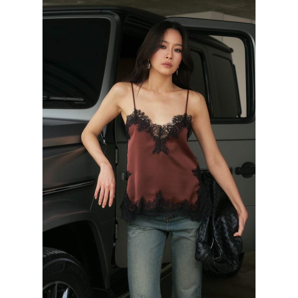 Fabrique.co - Ava Lacie Top เสื้อสายเดี่ยว เสื้อลูกไม้ เสื้อไปคาเฟ่ เสื้อออกงาน แฟชั่นผู้หญิง