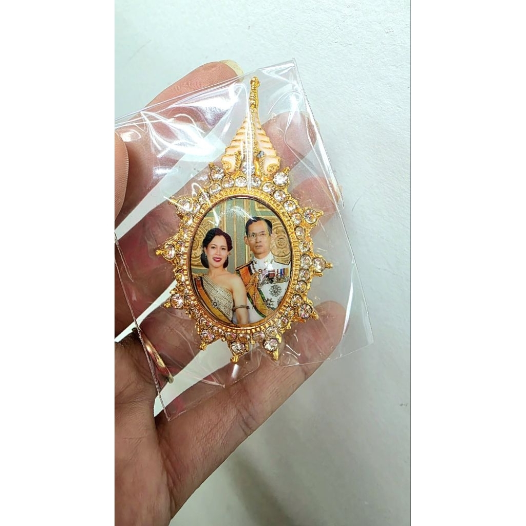 เข็มกลัดไว้อาลัยพระพันปี  #เข็มกลัดรัชกาลที่๙ #เข็มกลัดพระราชินี