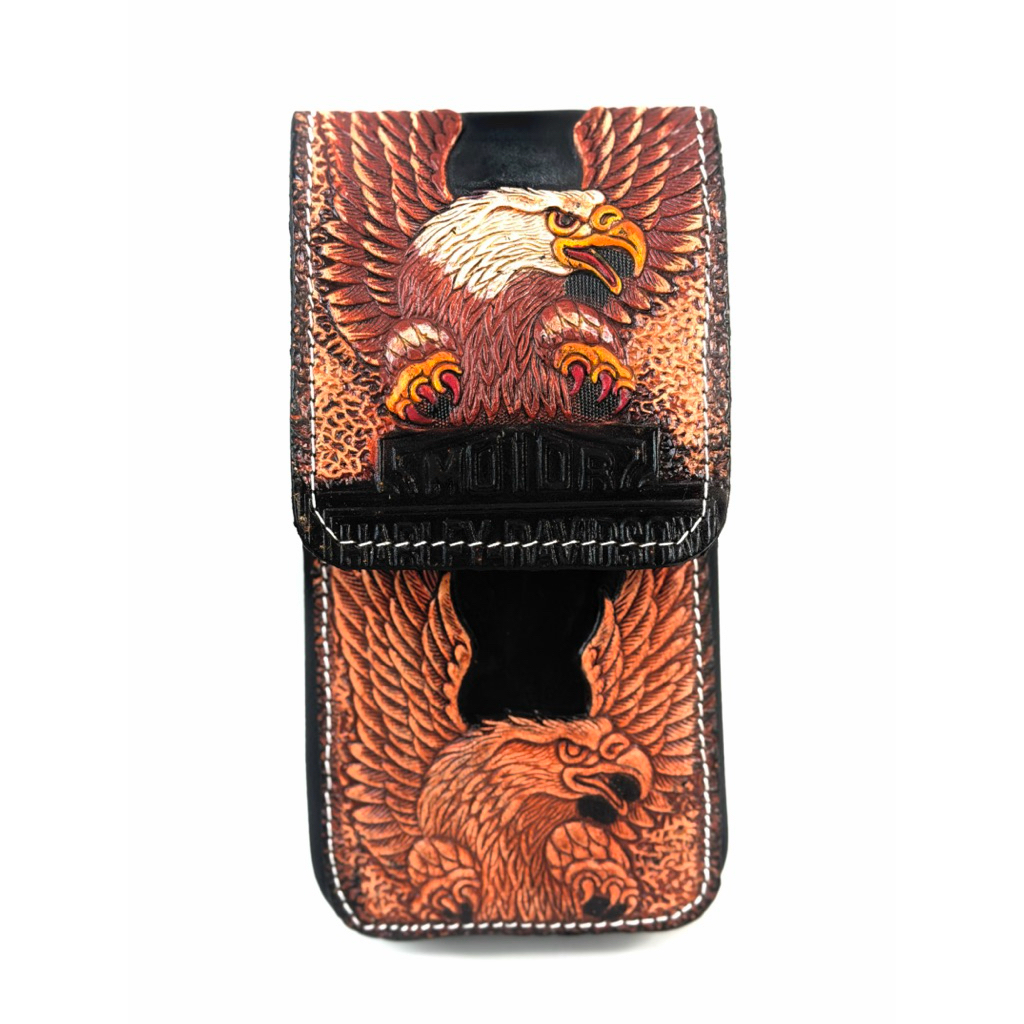 Chinatown Leather กระเป๋าหนังวัวแท้ลายหนังวัวแท้ ตอกลาย นกเหยี่ยว ร้อยเข็มขัดฝาตั้งใส่มือถือ ไอโฟนโปรแมค