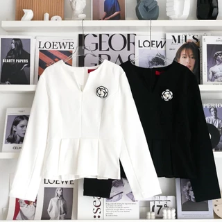 Lawyer Store [5261681] เสื้อคอกลมแขนยาว แต่งชายระบายหางปลา มีเข็มกลัดดอกไม้ เนื้อผ้าตัดสูทอัดกาว อยู่ทรง เสื้อคอปก