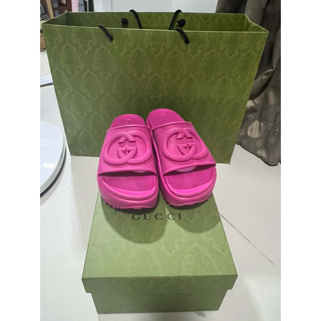 รองเท้า Gucci แท้100% มือสอง Pink Rubberอุปกรณ์ครบ