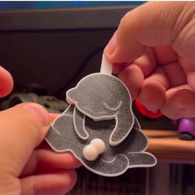 สร้างสรรค์ดึงเล่นไข่แมวพวงกุญแจน่ารักตลกหมุนได้อะคริลิกระเป๋าจี้ตกแต่งของขวัญเพื่อน