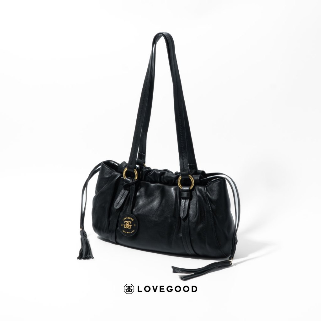 [ LoveGood ] Clara กระเป๋าทรง Shoulder Bag วัสดุหนังแกะแท้ ไซส์ 13" ประดับพู่หนังแท้รูดปรับทรงได้
