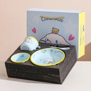 【ของแท้】Sanrio ซานริโอ ชุดภาชนะเซรามิก สำหรับ 1 คน ดีไซน์โดปามีน กล่องของขวัญสุดสวย ของขวัญวันหยุด ใช้ประจำ ส่งฟรี