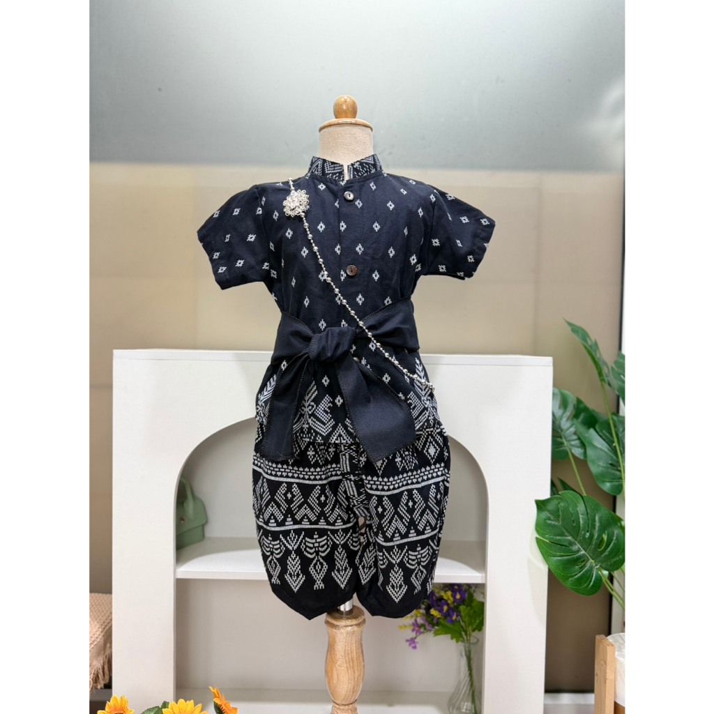 ชุดไทยเด็กชาย ชุดไทยสีดำ ชุดดำ ชุดไว้อาลัย / พร้อมส่ง / มีปลายทาง - (ชุดสีดำ เด็กผู้ชาย) - รูปที่ 6