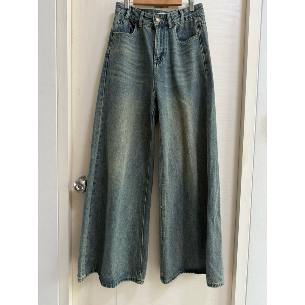 (Use)กางเกงยีนส์ป้าย June Studio สีสนิม ทรงขากระบอกใหญ่ ผ้าดีมาก มีน้ำหนัก ทรงสวย ผ้าไม่ยืด