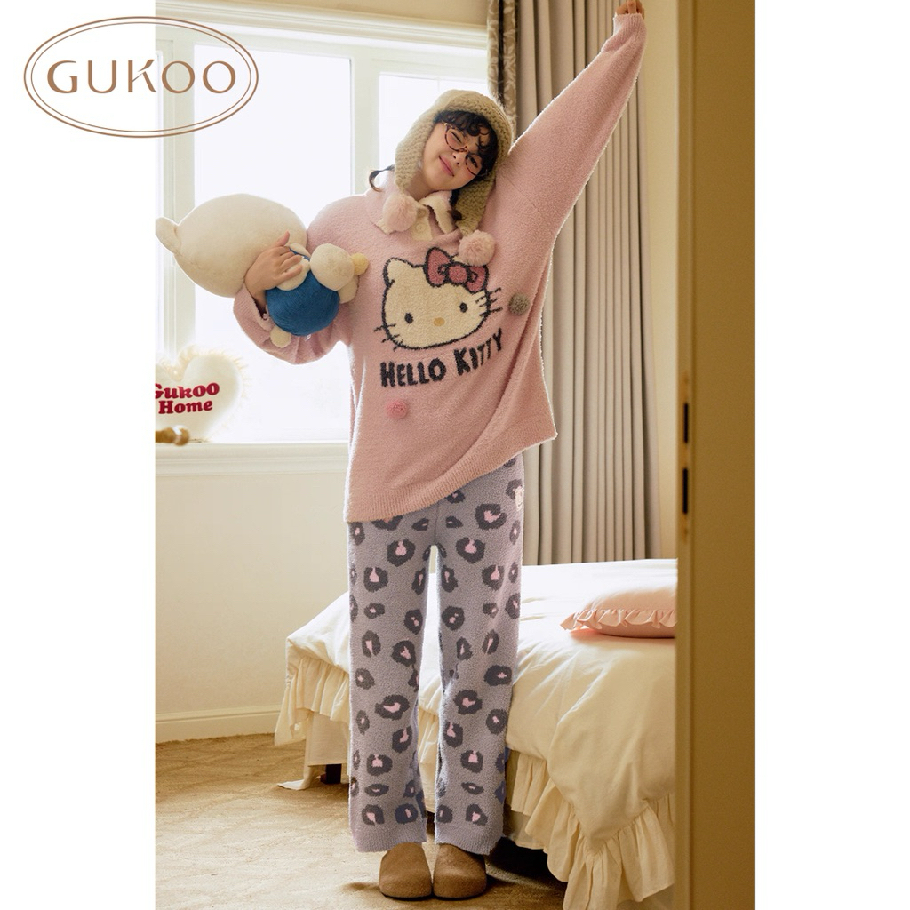 (Pre-order) Gukoo × Hello Kitty Fuzzy Loungewear Set ชุดนอนเฮลโลวคิตตี้ชุดนอนขนฟู สีชมพู ลิขสิทธิ์