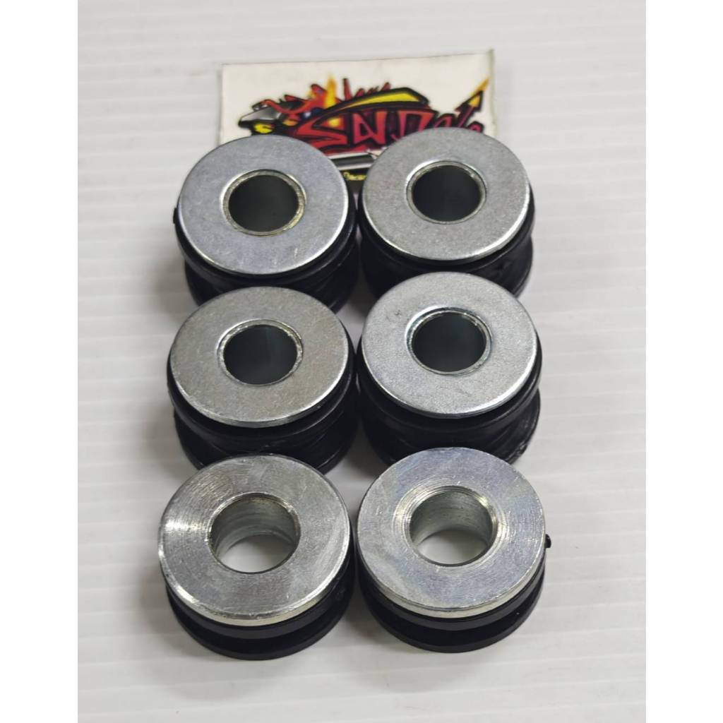 บูช+ยางรอง สเตย์พักเท้าหลัง เวฟ100/110-คาร์บู รุ่นแรก-2004(ท้ายมน) เดิม เทียม 1ชุด6ชิ้น - รูปที่ 2