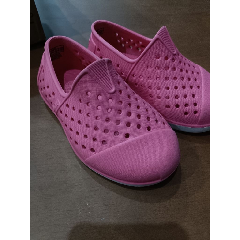 รองเท้าเด็กมือสอง Toms rubber slip on ป้าย 13 cm